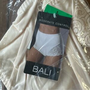 Bali Cream Moderate Control Briefs